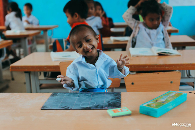 Chuyện cổ tích có thật về người thầy hiệu trưởng - “cha nuôi” của cậu bé tí hon 10 tuổi nặng 3,9 kg ảnh 20 Chuyện cổ tích có thật về người thầy hiệu trưởng - “cha nuôi” của cậu bé tí hon 10 tuổi nặng 3,9 kg ảnh 20