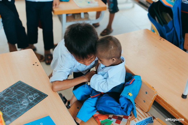 Chuyện cổ tích có thật về người thầy hiệu trưởng - “cha nuôi” của cậu bé tí hon 10 tuổi nặng 3,9 kg ảnh 14 Chuyện cổ tích có thật về người thầy hiệu trưởng - “cha nuôi” của cậu bé tí hon 10 tuổi nặng 3,9 kg ảnh 14