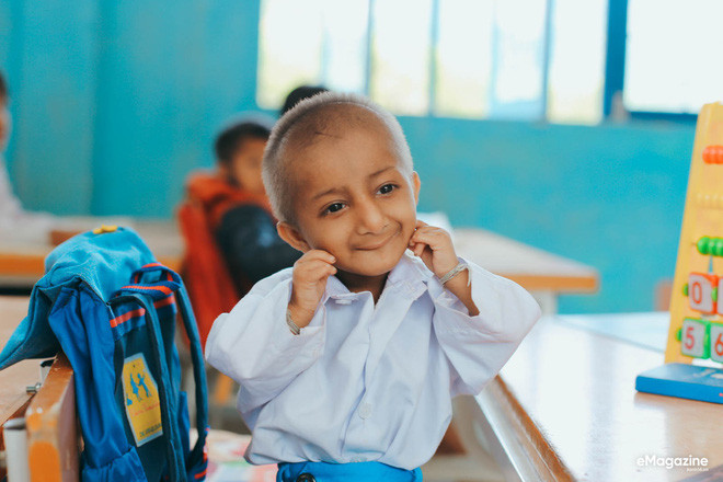 Chuyện cổ tích có thật về người thầy hiệu trưởng - “cha nuôi” của cậu bé tí hon 10 tuổi nặng 3,9 kg ảnh 12 Chuyện cổ tích có thật về người thầy hiệu trưởng - “cha nuôi” của cậu bé tí hon 10 tuổi nặng 3,9 kg ảnh 12