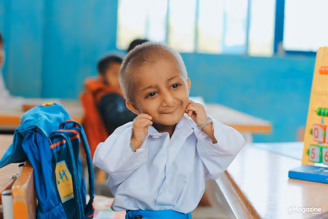 Chuyện cổ tích có thật về người thầy hiệu trưởng - “cha nuôi” của cậu bé tí hon 10 tuổi nặng 3,9 kg ảnh 12