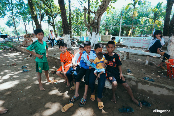 Chuyện cổ tích có thật về người thầy hiệu trưởng - “cha nuôi” của cậu bé tí hon 10 tuổi nặng 3,9 kg ảnh 10 Chuyện cổ tích có thật về người thầy hiệu trưởng - “cha nuôi” của cậu bé tí hon 10 tuổi nặng 3,9 kg ảnh 10