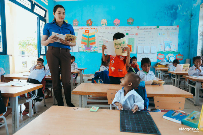 Chuyện cổ tích có thật về người thầy hiệu trưởng - “cha nuôi” của cậu bé tí hon 10 tuổi nặng 3,9 kg ảnh 19 Chuyện cổ tích có thật về người thầy hiệu trưởng - “cha nuôi” của cậu bé tí hon 10 tuổi nặng 3,9 kg ảnh 19