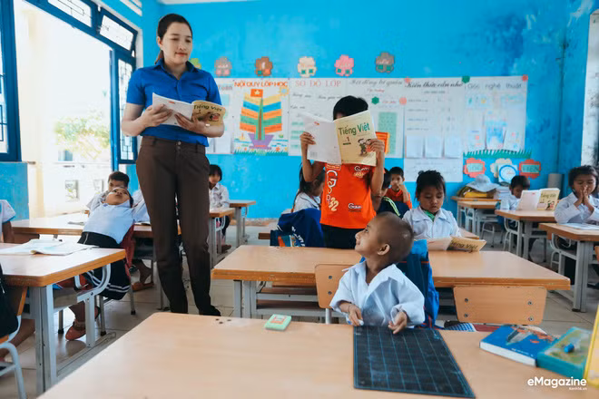 Chuyện cổ tích có thật về người thầy hiệu trưởng - “cha nuôi” của cậu bé tí hon 10 tuổi nặng 3,9 kg ảnh 19