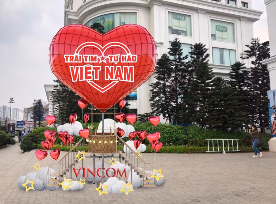 Biểu tượng khinh khí cầu cao 10m tại Vincom Mega Mall Royal City hứa hẹn là điểm checkin hấp dẫn