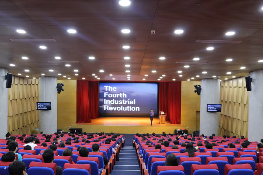 Hội thảo ứng dụng công nghệ thông tin thế kỷ 21 tại ĐHQT Hồng Bàng (HIU). Buổi Hội thảo hướng dẫn sinh viên sử dụng office365 trong học tập