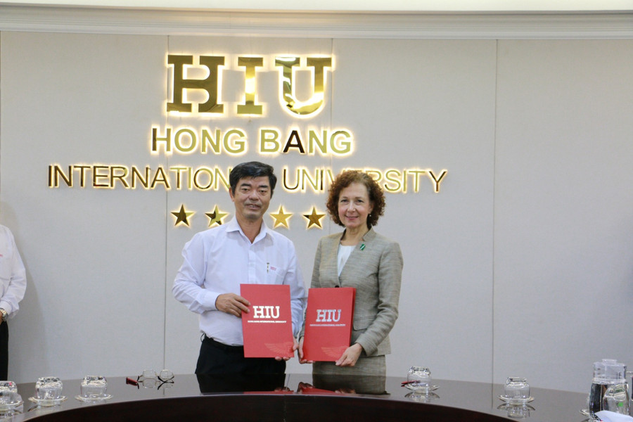 PGS.TS Thái Bá Cần và TS. Anne M. Prisco – Hiệu trưởng ĐH Felician – Mỹ ký kết hợp tác ngày 16/4 PGS.TS Thái Bá Cần và TS. Anne M. Prisco – Hiệu trưởng ĐH Felician – Mỹ ký kết hợp tác ngày 16/4