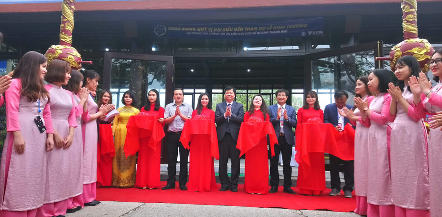 Khai trương Công nghệ thực tế ảo VR ở Hoàng cung Huế Khai trương Công nghệ thực tế ảo VR ở Hoàng cung Huế