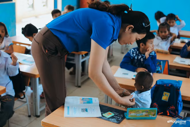 Chuyện cổ tích có thật về người thầy hiệu trưởng - “cha nuôi” của cậu bé tí hon 10 tuổi nặng 3,9 kg ảnh 16