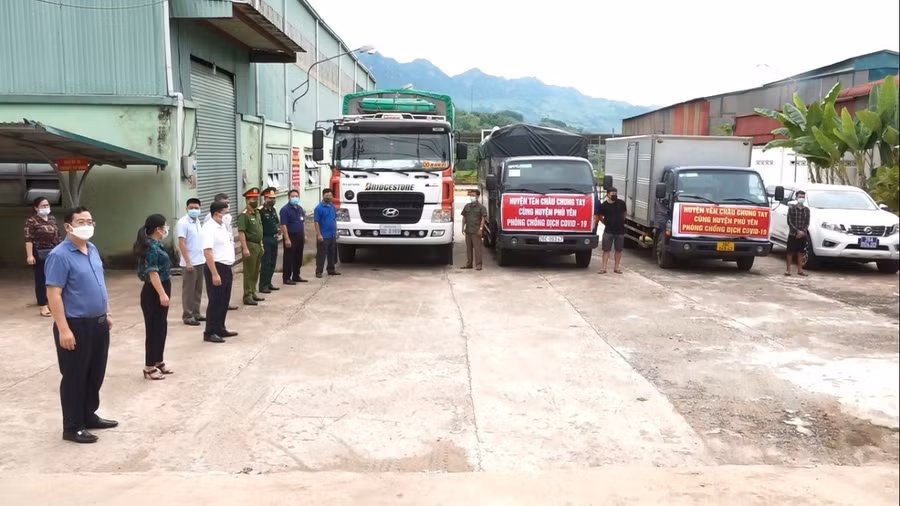 Nhiều tấn hàng do bà con quyên tặng trước giờ lên đường