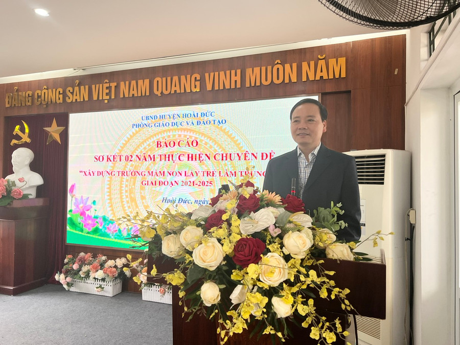 Trưởng Phòng GD&ĐT huyện Hoài Đức Vương Văn Lâm nêu một số nhiệm vụ cần triển khai trong thời gian tới. Trưởng Phòng GD&ĐT huyện Hoài Đức Vương Văn Lâm nêu một số nhiệm vụ cần triển khai trong thời gian tới.