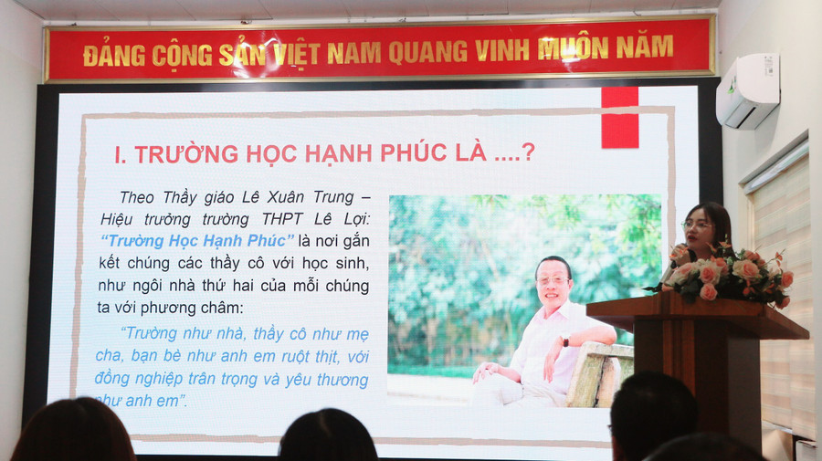 Cô Đào Thị Thanh Thủy trao đổi một số nội dung về trường học hạnh phúc. Cô Đào Thị Thanh Thủy trao đổi một số nội dung về trường học hạnh phúc.