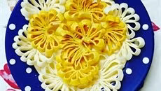 Cách làm mứt dừa hình hoa cúc đón Tết