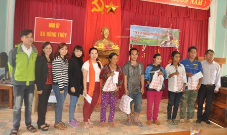 Những suất quà không chỉ thể hiện tấm lòng sẻ chia, mà còn là tinh thần, trách nhiệm vị cộng đồng của cán bộ giảng viên.