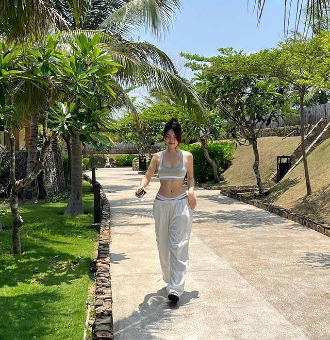 Bạn gái cựu tiền đạo U23 Việt Nam khoe dáng gợi cảm ảnh 4 Bạn gái cựu tiền đạo U23 Việt Nam khoe dáng gợi cảm ảnh 4