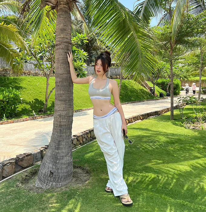 Bạn gái cựu tiền đạo U23 Việt Nam khoe dáng gợi cảm ảnh 2 Bạn gái cựu tiền đạo U23 Việt Nam khoe dáng gợi cảm ảnh 2