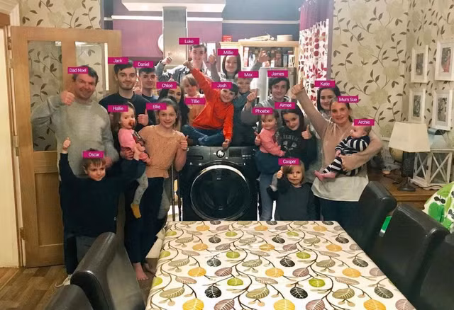 Gia đình đông con nhất nước Anh chờ đón em bé thứ 22 - 3