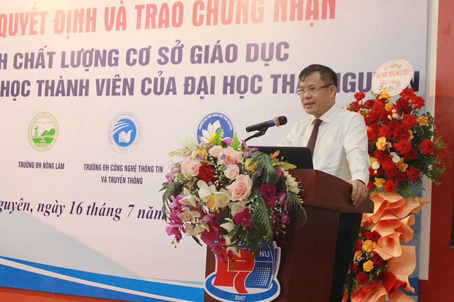 TS. Lê Mỹ Phong Phó Cục trưởng Cục Trưởng Cục Quản lý chất lượng, Bộ GD&ĐT phát biểu tại buổi lễ. TS. Lê Mỹ Phong Phó Cục trưởng Cục Trưởng Cục Quản lý chất lượng, Bộ GD&ĐT phát biểu tại buổi lễ.