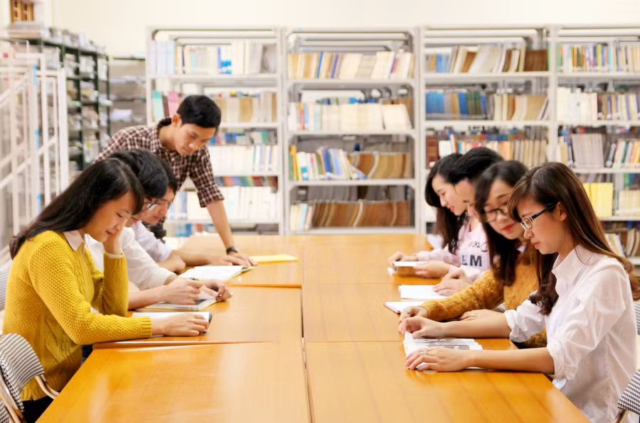 Môi trường giáo dục luôn hướng chúng ta đến những thành công và đóng góp thành tựu cho xã hội