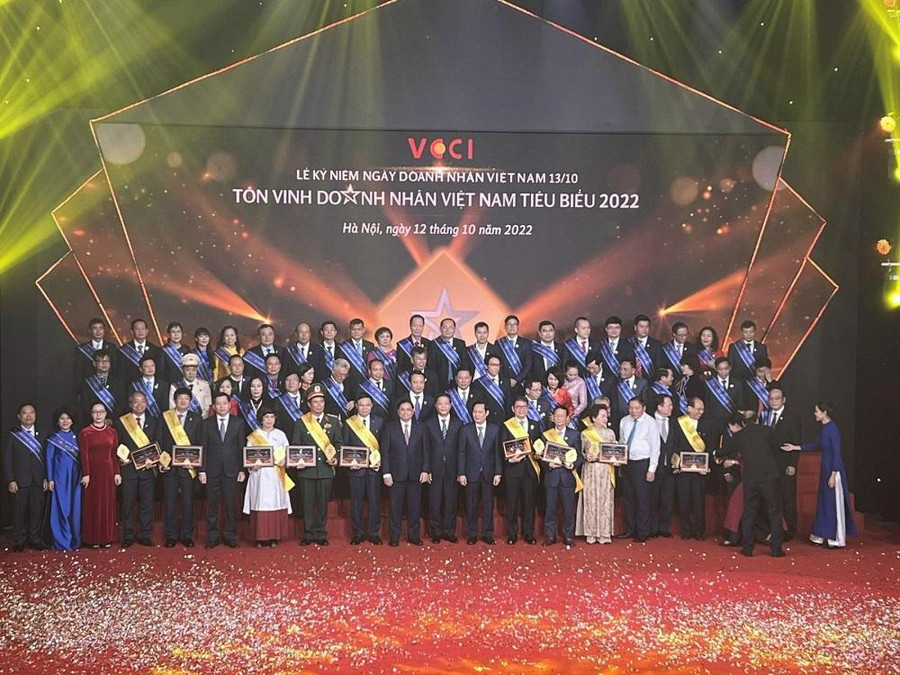 Lễ kỷ niệm ngày doanh nhân Việt Nam được tổ chức tại Hà Nội. Lễ kỷ niệm ngày doanh nhân Việt Nam được tổ chức tại Hà Nội.