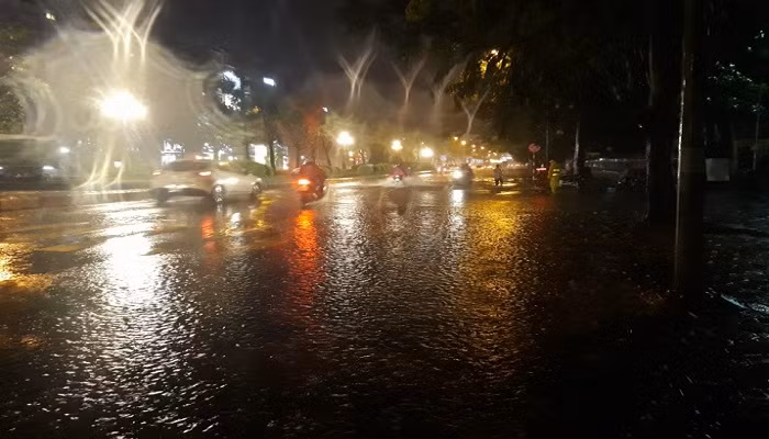 Thời tiết hôm nay ngày nắng, chiều tối có mưa dông