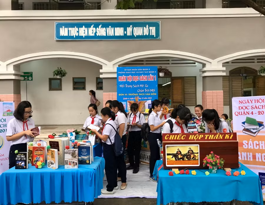 Học sinh tham gia Ngày hội đọc sách do Phòng GD&ĐT quận 4 tổ chức