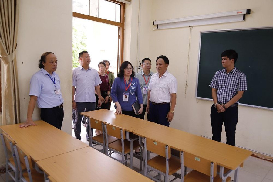 Đoàn công tác số 5 kiểm tra tại trường THPT Thành phố Đoàn công tác số 5 kiểm tra tại trường THPT Thành phố