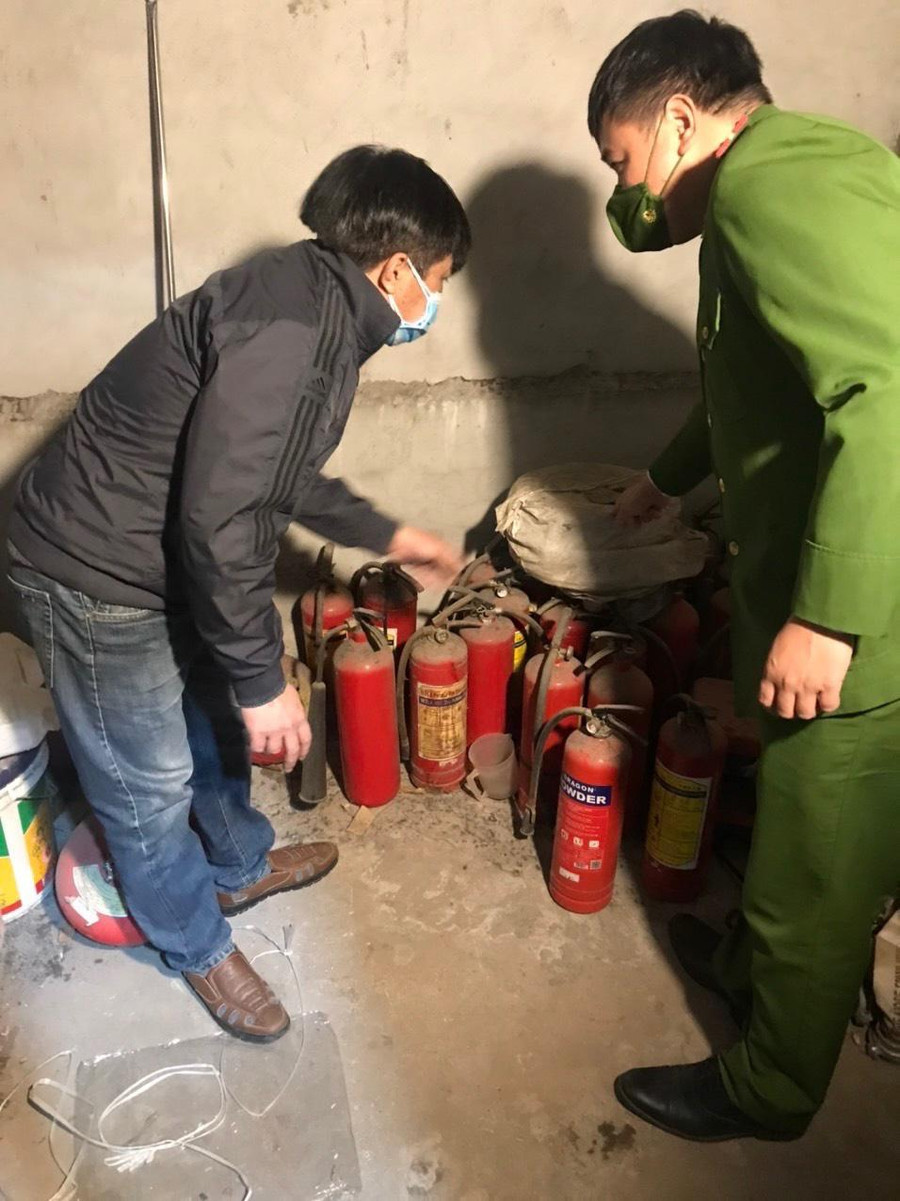 Cơ quan chức năng kiểm tra điều kiện về an toàn phòng cháy. Cơ quan chức năng kiểm tra điều kiện về an toàn phòng cháy.
