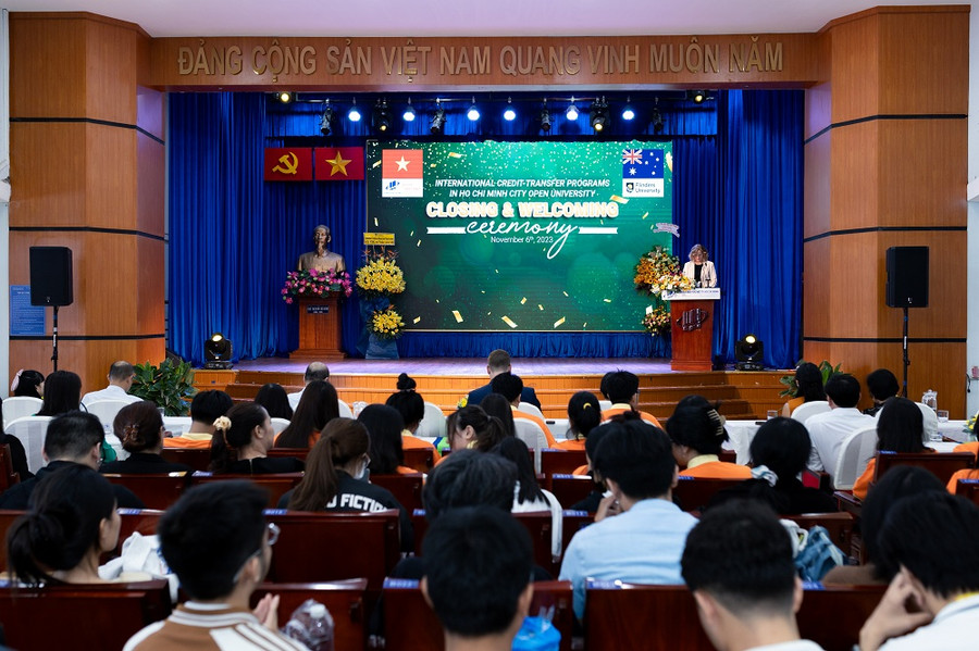 Đại diện Trường Đại học Flinders, Úc phát biểu tại buổi lễ.