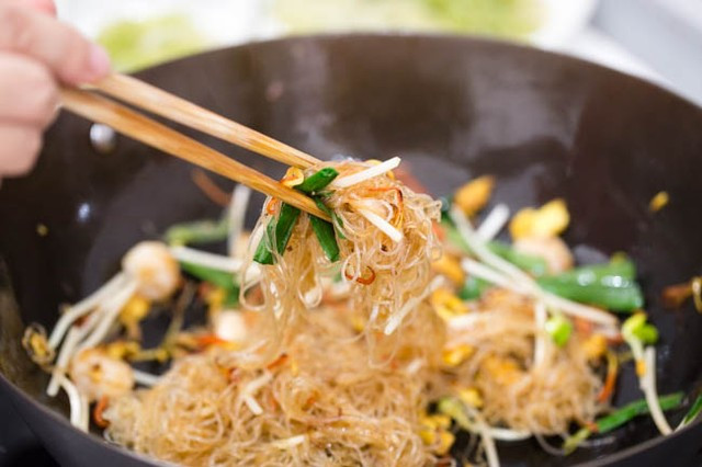 Mẹo rang cơm, xào miến tơi ngon - Ảnh 2. Mẹo rang cơm, xào miến tơi ngon - Ảnh 2.