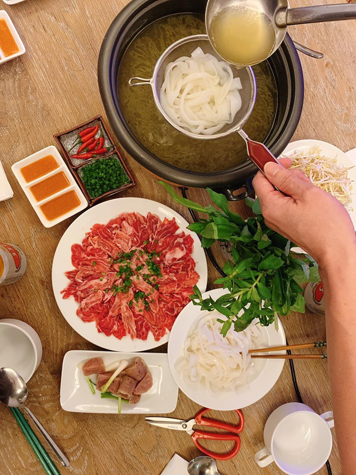 Phan Như Thảo đúng là số hưởng khi có ông xã đảm đang như thế này - Ảnh 2. Phan Như Thảo đúng là số hưởng khi có ông xã đảm đang như thế này - Ảnh 2.