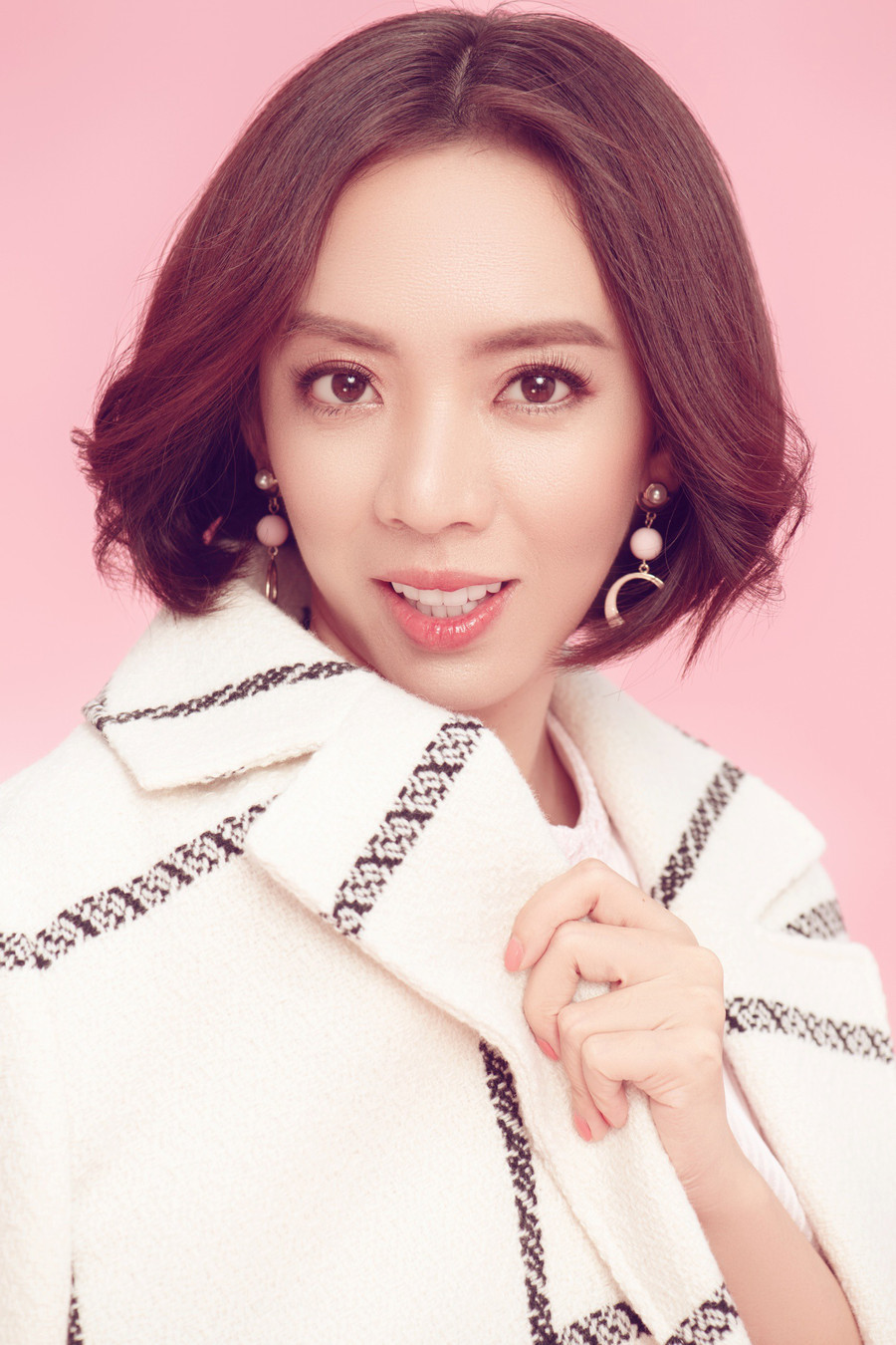 Đánh bật hoàn toàn hình tượng “Chị Mười Ba“, Thu Trang lột xác nữ tính bất ngờ ảnh 6