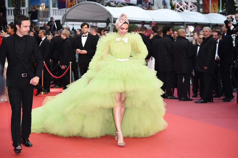 Chẳng cần chiêu trò, 25 bộ cánh này vẫn được công nhận là đỉnh nhất Cannes 2019