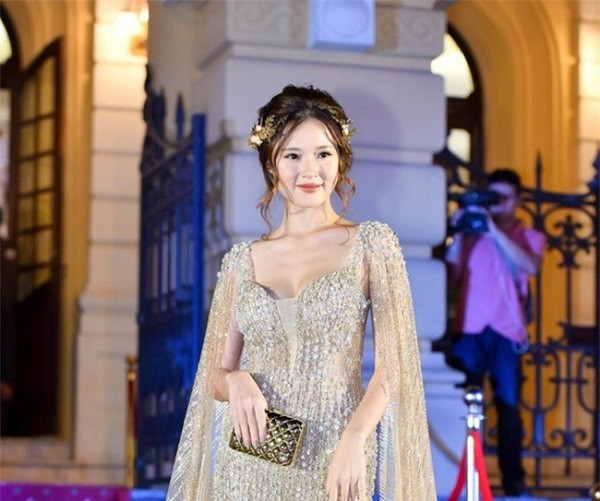 Ảnh thực tế và sau khi chỉnh sửa khác đến ngỡ ngàng của sao Việt ảnh 10 Ảnh thực tế và sau khi chỉnh sửa đến ngỡ ngàng của Sao Việt