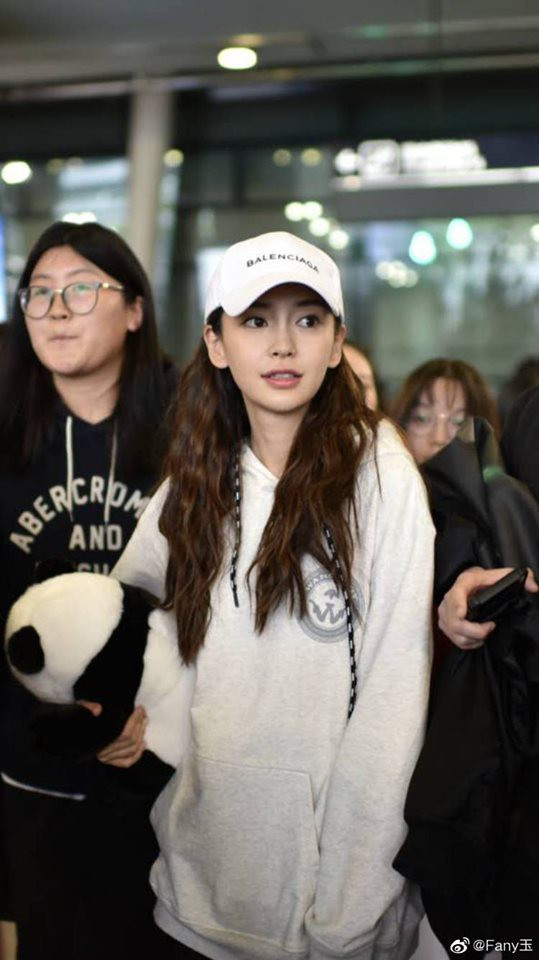 Angela Baby tỏ tình cực ngọt ngào với Huỳnh Hiểu Minh đúng ngày 520, củng cố hạnh phúc từng bị nghi ngờ - Ảnh 3. Angela Baby tỏ tình cực ngọt ngào với Huỳnh Hiểu Minh đúng ngày 520, củng cố hạnh phúc từng bị nghi ngờ - Ảnh 3.