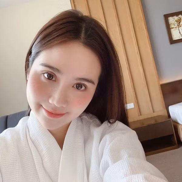 Cô từng lọt vào top 5 Miss teen 2009.