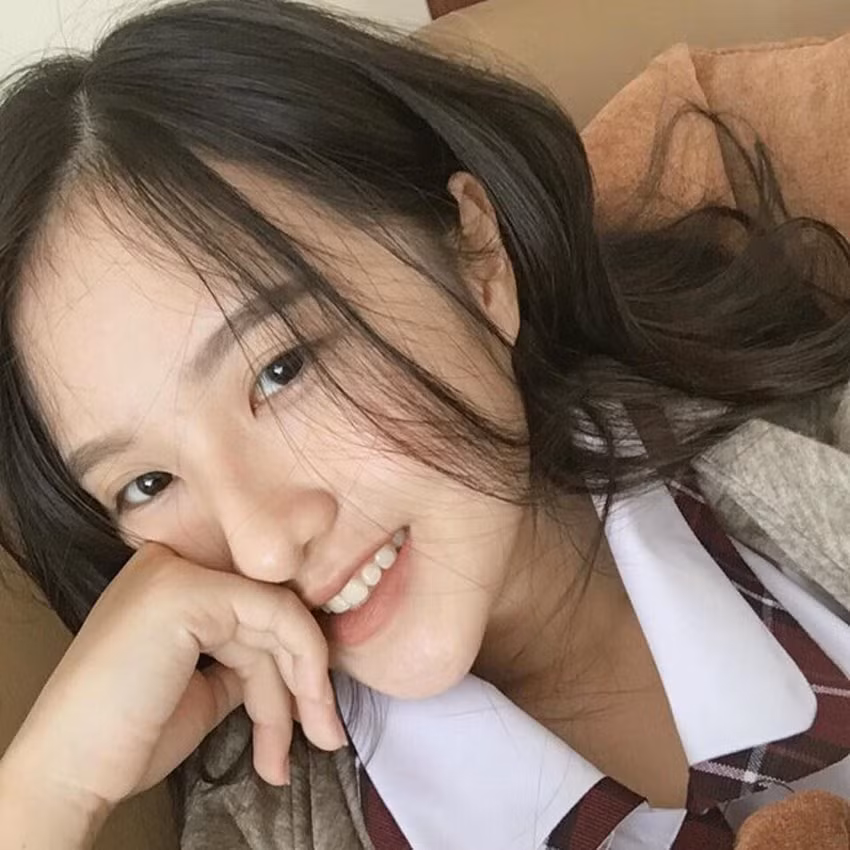 10X chưa có ý định tham gia showbiz. Cô nàng mong muốn thi đỗ vào trường đại học mình yêu thích, trở thành một thông dịch viên tiếng Anh trong tương lai.