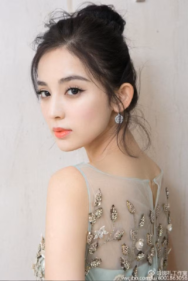 Ảnh chụp lén đẹp không góc chết của mỹ nhân dân tộc thiểu số ảnh 6