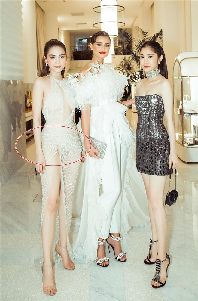 Top 10 bộ cánh thảm họa ở Liên hoan phim Cannes 2019, Ngọc Trinh đã chiếm 3 bộ ảnh 1 Top 10 bộ cánh thảm họa ở Liên hoan phim Cannes 2019, riêng Ngọc Trinh đã chiếm 3 bộ-1