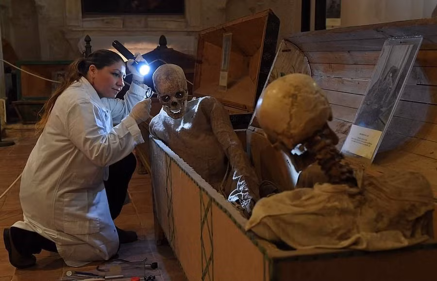 Ghe tham vung dat u am danh cho nguoi chet o Italy hinh anh 5 