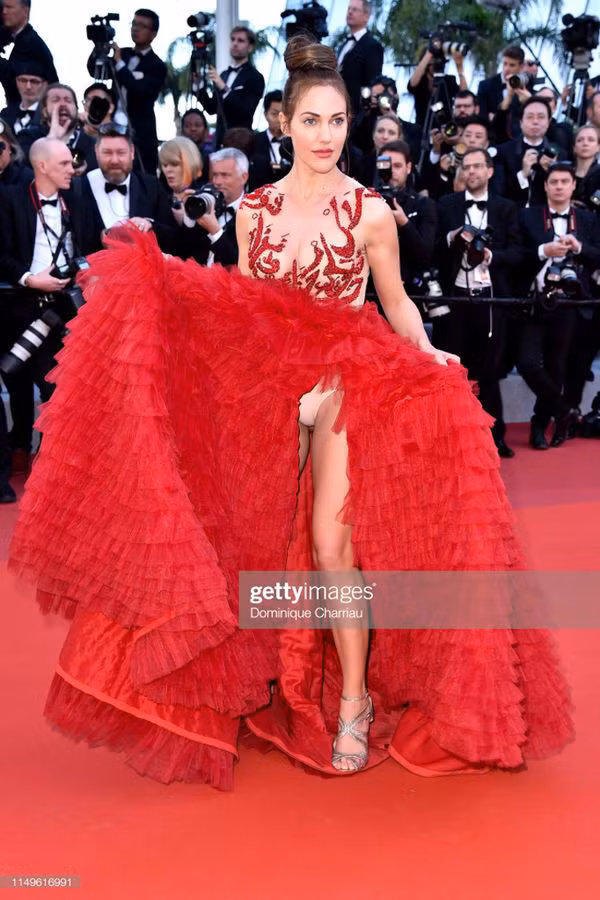 Top 10 bộ cánh thảm họa ở Liên hoan phim Cannes 2019, riêng Ngọc Trinh đã chiếm 3 bộ-4