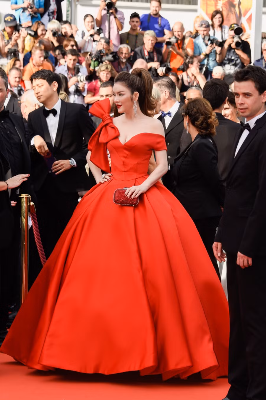 Khong du Cannes 2019, Ly Nha Ky van duoc fan nhac den vi dieu nay hinh anh 4