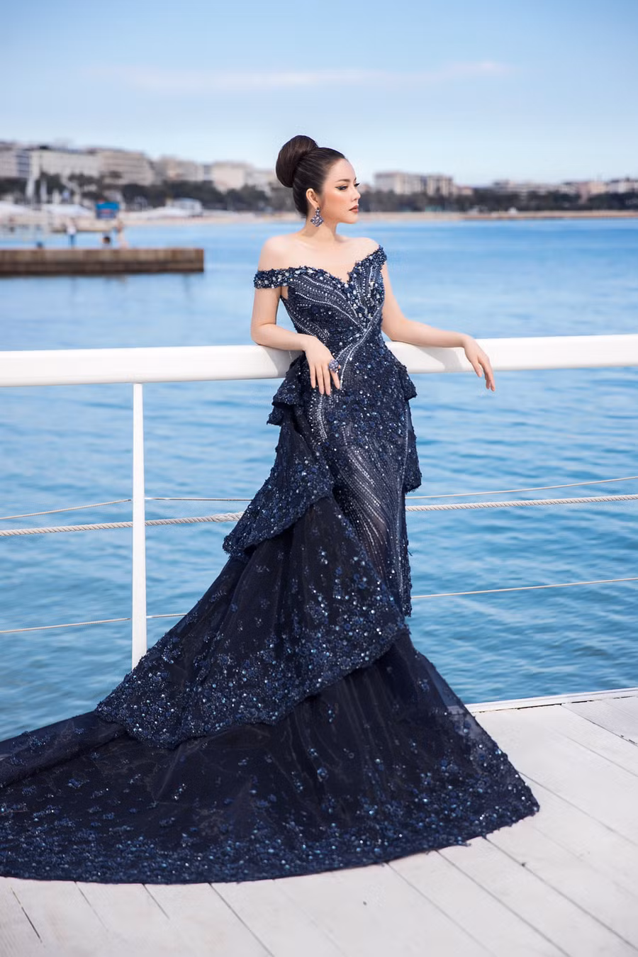 Khong du Cannes 2019, Ly Nha Ky van duoc fan nhac den vi dieu nay hinh anh 10