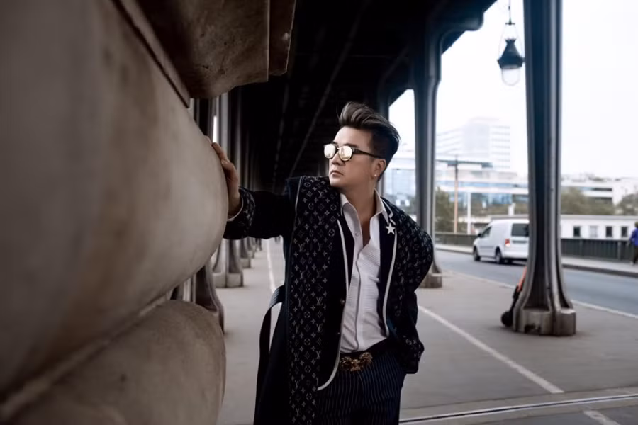 Đàm Vĩnh Hưng bất ngờ lộ ảnh cưới, dân tình sốt sình sịch trước danh tính cô dâu