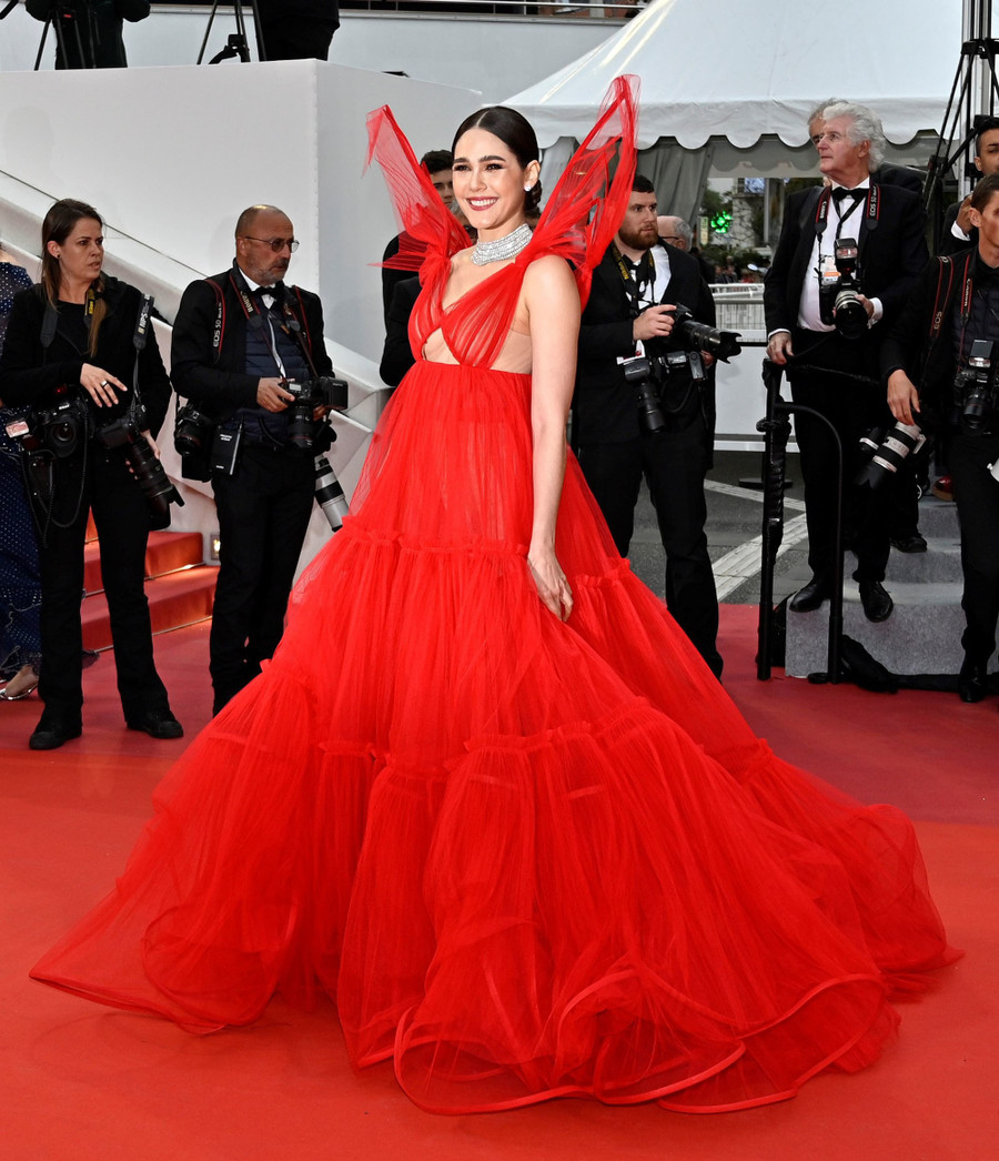 Chẳng cần chiêu trò “hở da thịt”, 25 bộ cánh này vẫn được công nhận là đỉnh nhất Cannes 2019 - Ảnh 13. Chẳng cần chiêu trò “hở da thịt”, 25 bộ cánh này vẫn được công nhận là đỉnh nhất Cannes 2019 - Ảnh 13.