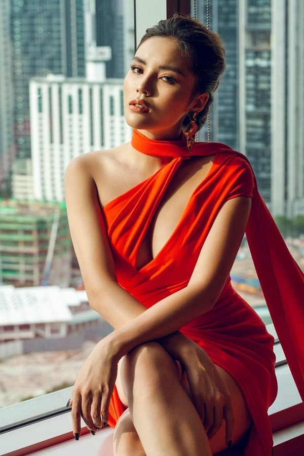 Ảnh thực tế và sau khi chỉnh sửa khác đến ngỡ ngàng của sao Việt ảnh 3 Ảnh thực tế và sau khi chỉnh sửa đến ngỡ ngàng của Sao Việt