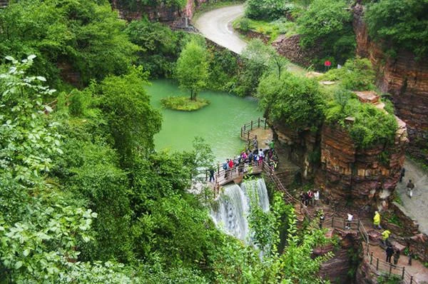 Ghé thăm ngôi làng biệt lập nguy hiểm nhất thế giới nằm chót vót trên đỉnh núi