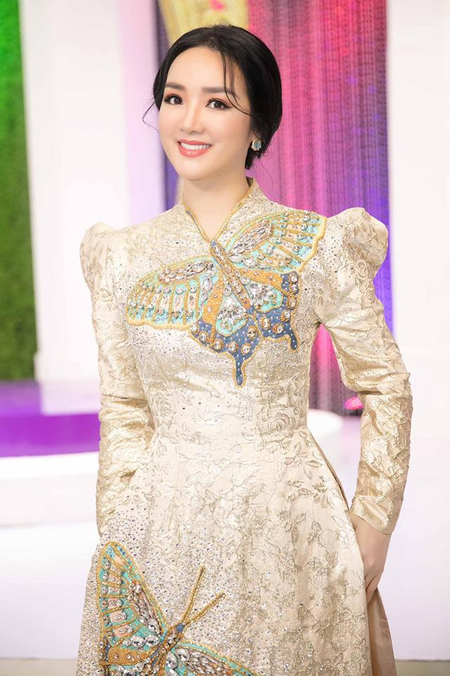 Nữ hoàng ảnh lịch Hiền Mai “tố” nhan sắc thật của dàn Hoa hậu đình đám qua một bức ảnh ảnh 9