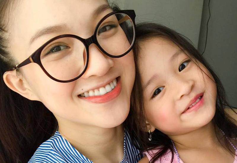 Con gái Phan Đình Tùng “xinh như thiên thần”, lấy hết nét “hoa hậu” của mẹ ảnh 5 Con gái Phan Đình Tùng sở hữu nét đẹp giống mẹ