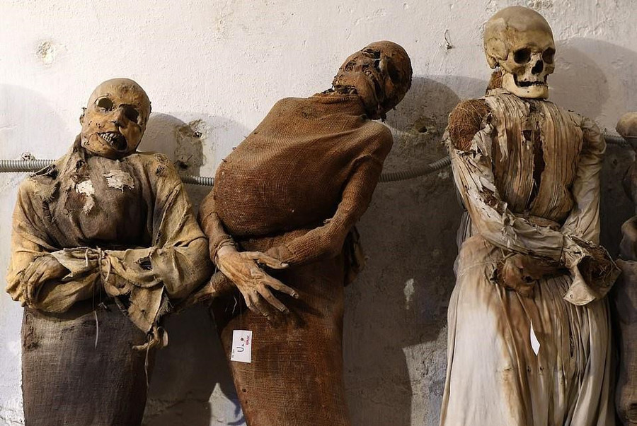 Ghe tham vung dat u am danh cho nguoi chet o Italy hinh anh 13 