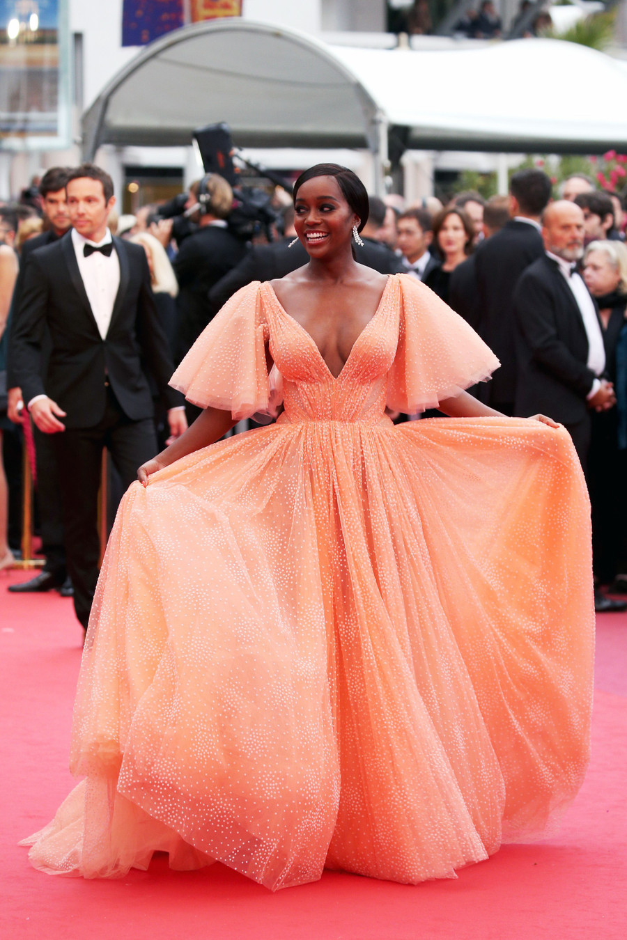 Chẳng cần chiêu trò “hở da thịt”, 25 bộ cánh này vẫn được công nhận là đỉnh nhất Cannes 2019 - Ảnh 18. Chẳng cần chiêu trò “hở da thịt”, 25 bộ cánh này vẫn được công nhận là đỉnh nhất Cannes 2019 - Ảnh 18.